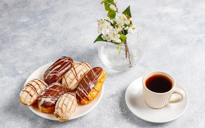 Why Classic Madeleines Make the Perfect Tea-Time Companion
